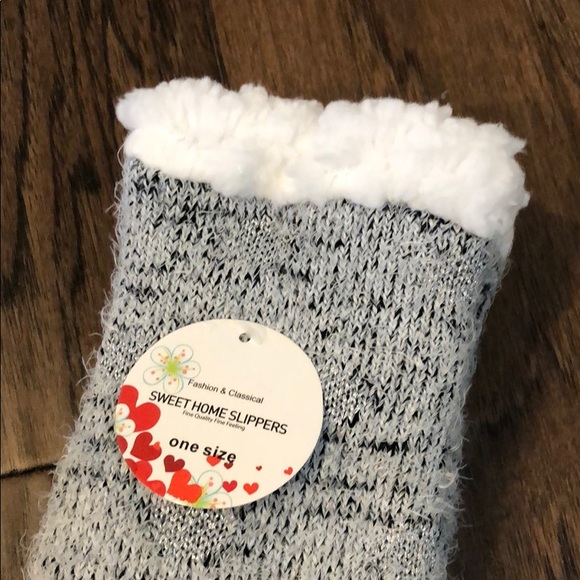 Fuzzy Cat Slippers - Picture 3 of 10